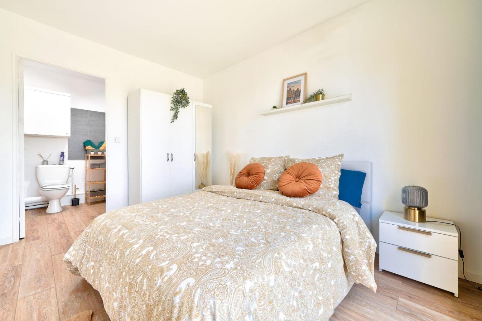 Le Cosy Yellow Appartement Lumineux A 5 Min De La Gare D'Evry Avec Parking Gratuit Courcouronnes Luaran gambar