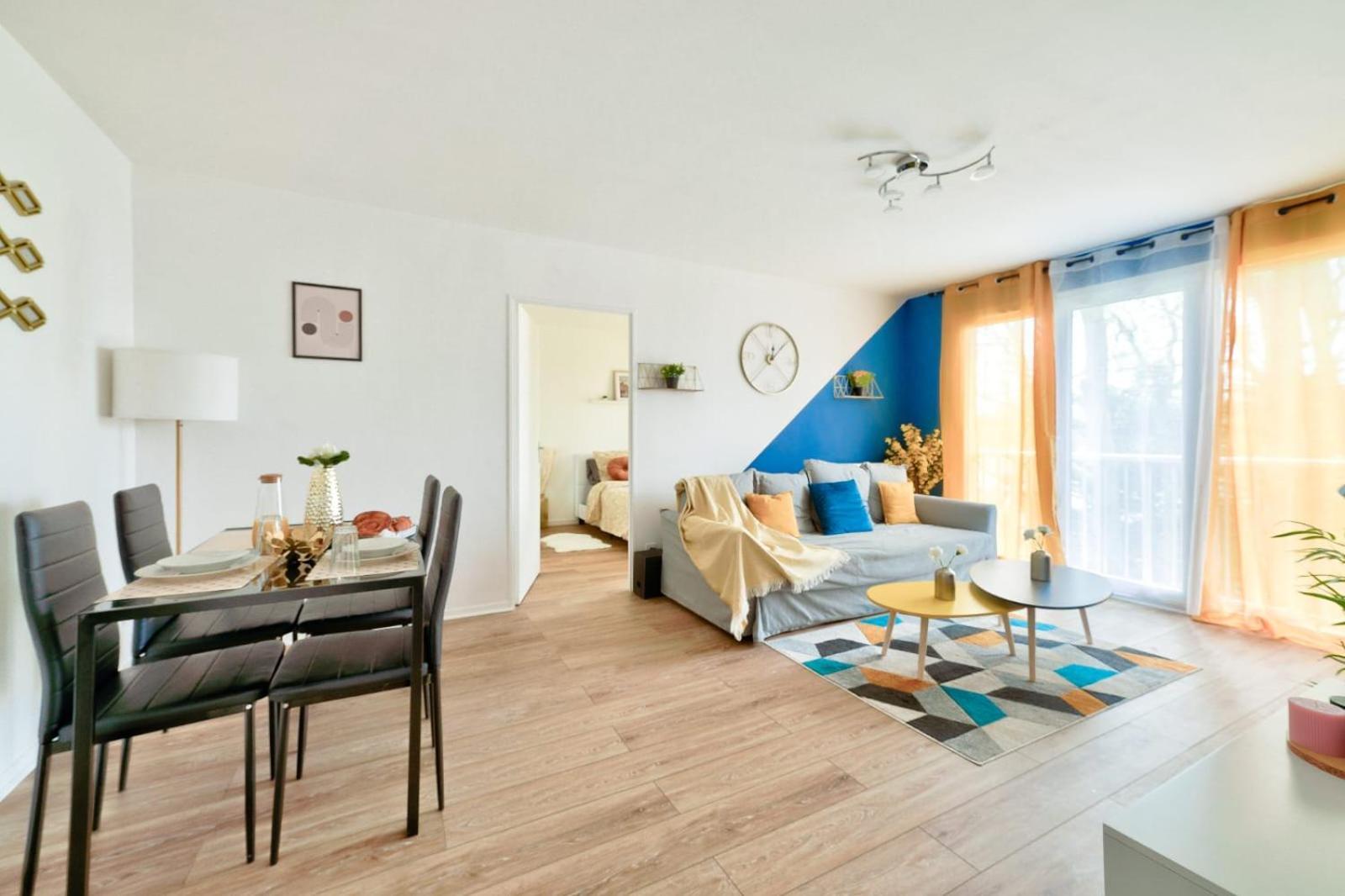 Le Cosy Yellow Appartement Lumineux A 5 Min De La Gare D'Evry Avec Parking Gratuit Courcouronnes Luaran gambar